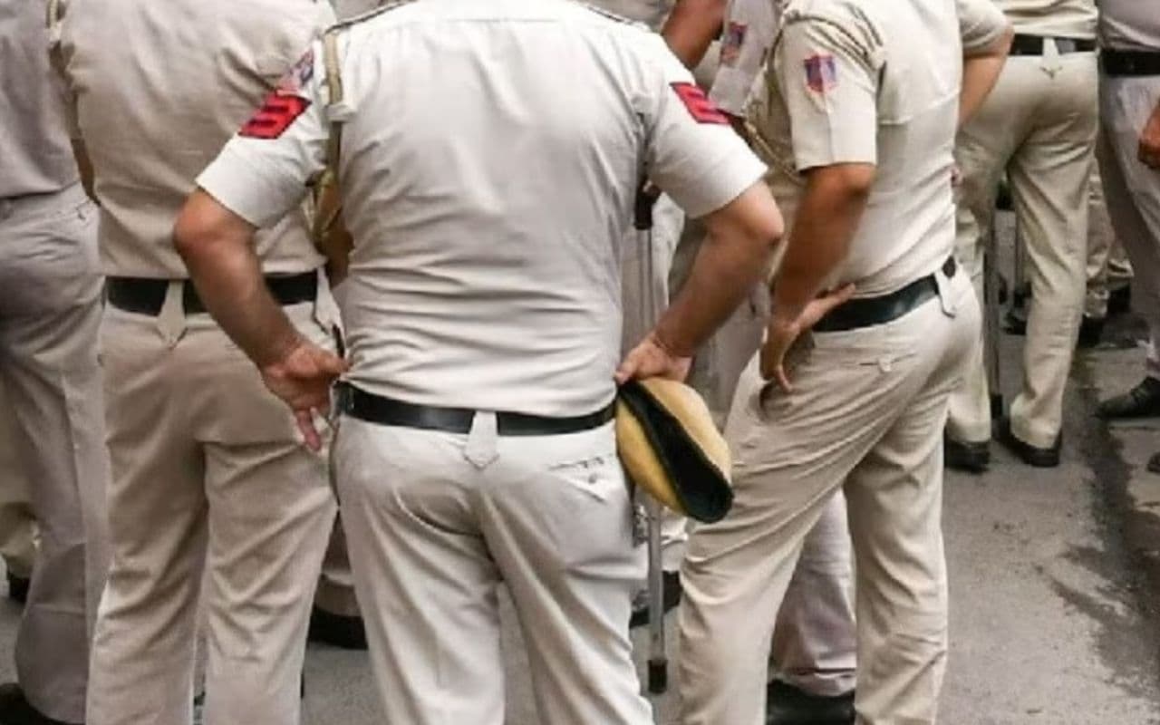 Bihar Crime: पशु तस्करी के मामले में फरार आरोपित के घर पहुंची यूपी पुलिस, कैमूर में की छापेमारी