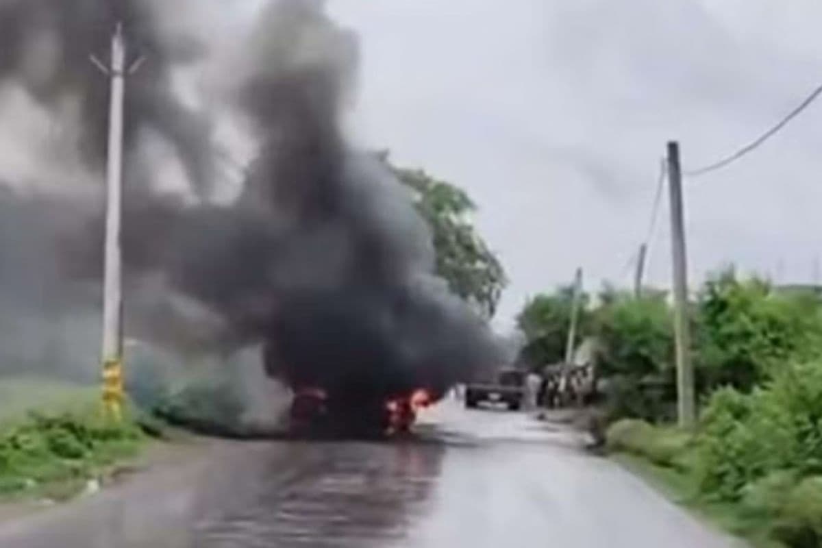 Bihar Crime: तेज रफ्तार हाईवा ने मजदूर को कुचला, नाराज ग्रामीणों ने फूंका ट्रक
