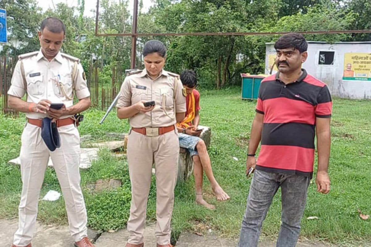 झाड़ियों में मिला लापता किशोर का रक्तरंजित शव, गोली मार कर हत्या की आशंका