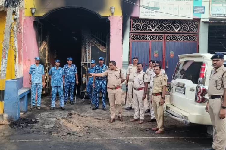 मोतिहारी में पुरानी रंजिश में चाकूबाजी, युवक की मौत के बाद आक्रोशित परिवार ने फूंका आरोपी का वाहन