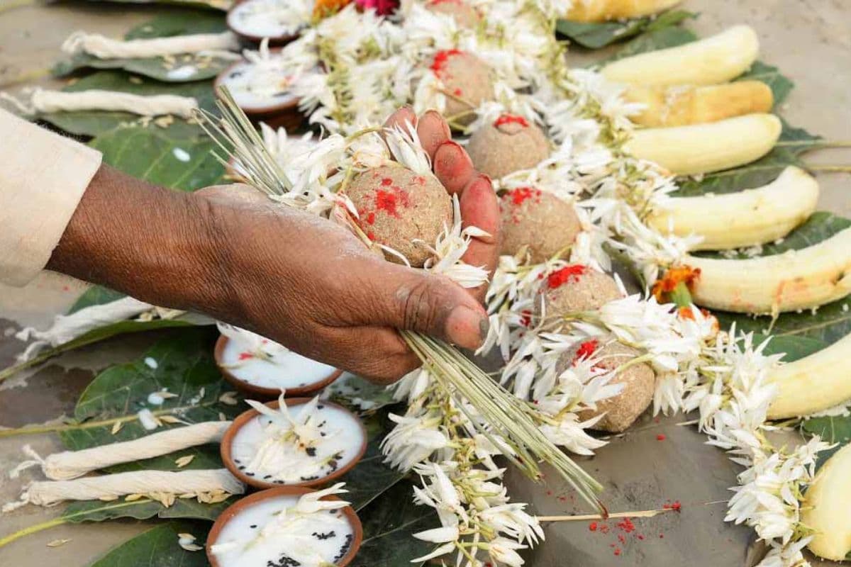 Pind Daan: गया में बेटी का पिंडदान कर रहे पिता का छलका दर्द, कोलकाता में दुष्कर्म के बाद मेडिकल छात्रा की हुई थी हत्या