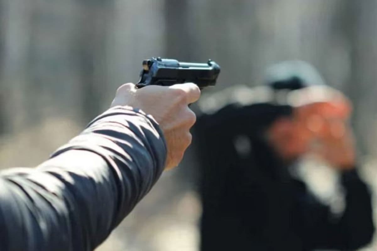 बक्सर में पार्टी के दौरान दोस्त को मारी गोली, गुस्साए लोगों ने सड़क जाम कर किया प्रदर्शन