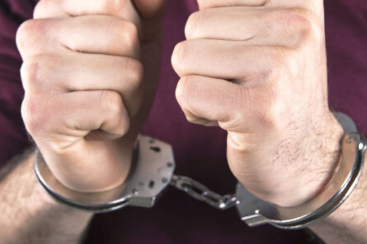 CBI Raid in Bihar: रक्सौल स्टेशन पर सीबीआई की छापेमारी, रिश्वत लेते दबोचे गए बुकिंग क्लर्क और अधीक्षक