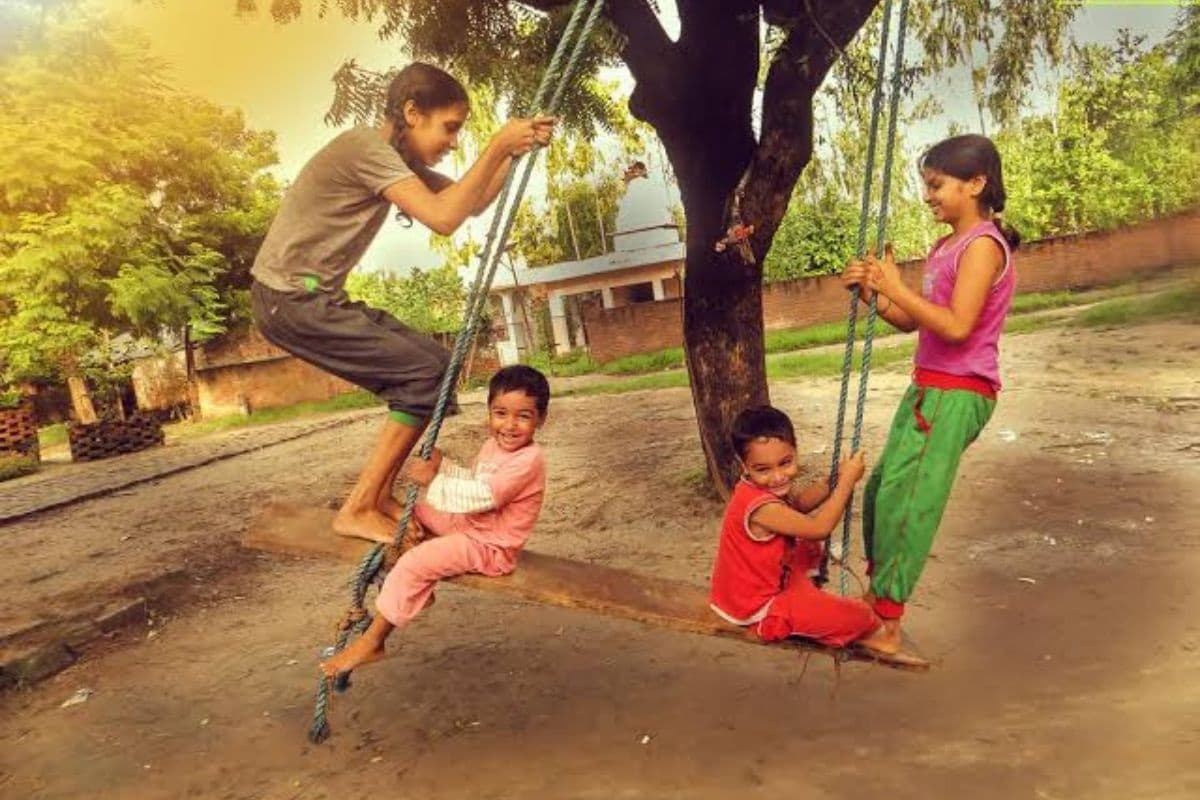 Bihar News: शेखपुरा में झूला झूल रही बच्ची का गला रस्सी में फंसा, मौत के बाद गांव में पसरा मातम