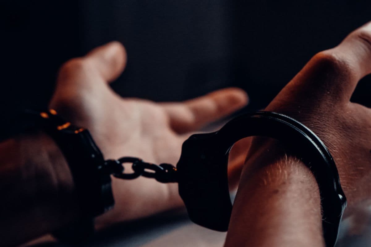 Bihar News: औरंगाबाद में निलंबित सिपाही दारोगा बनकर करता था ठगी, कमरे से जाली आईकार्ड बरामद