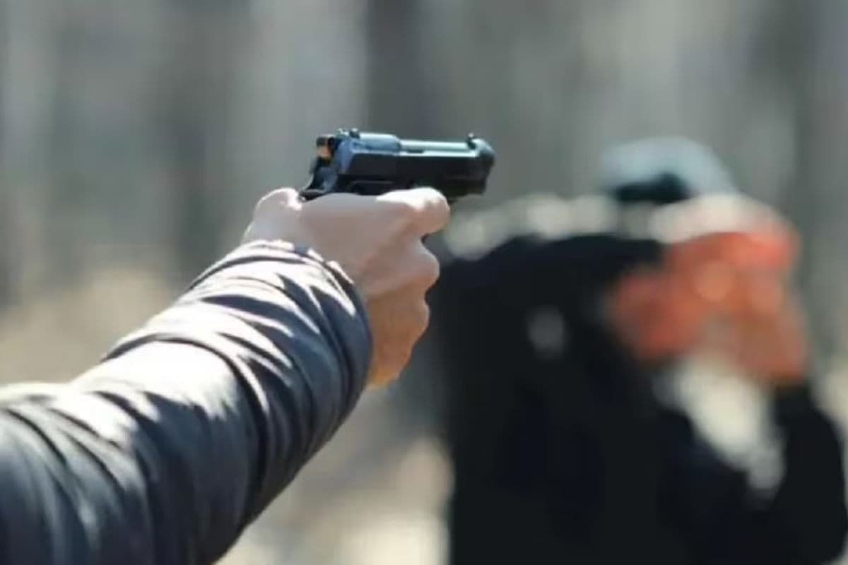 Bihar Crime: गया में डॉक्टर के जबड़े में मारी गोली, अंधाधुंध फायरिंग कर फरार हुए बाइक सवार बदमाश