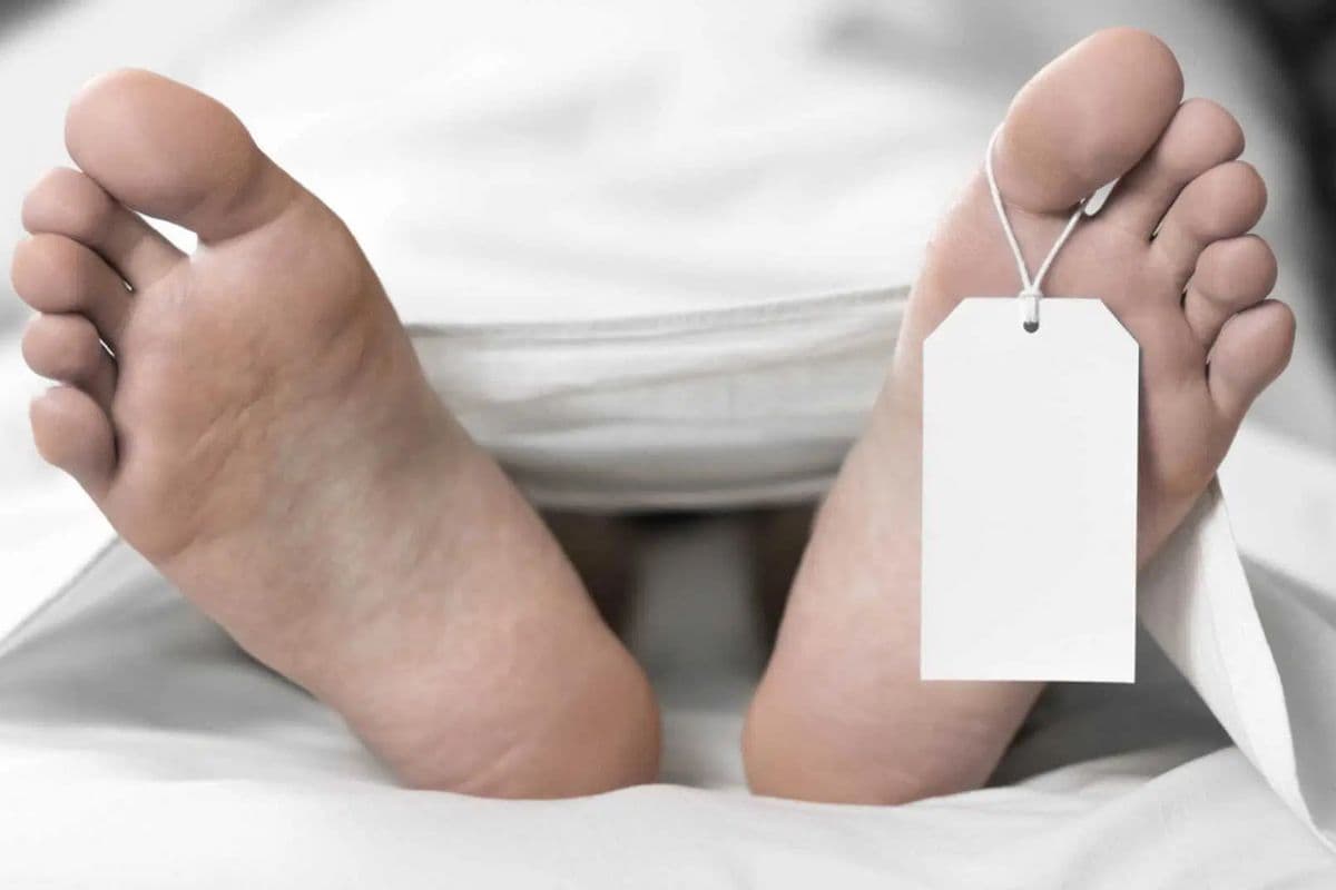 बेगूसराय में राजधानी एक्सप्रेस के सामने युवक ने लगाई छलांग और फिर...