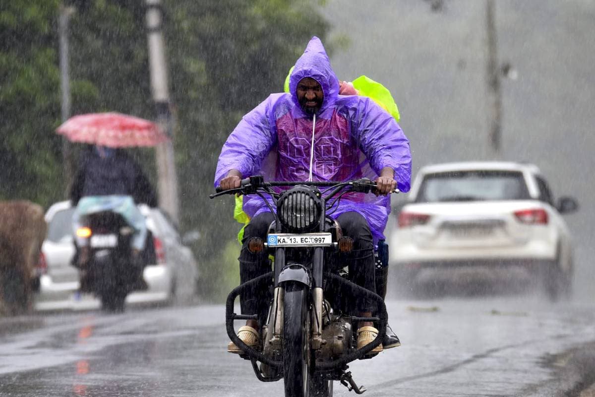 Low Pressure Area : बंगाल की खाड़ी के ऊपर निम्न दबाव, 4 से 5 दिन होगी भारी बारिश