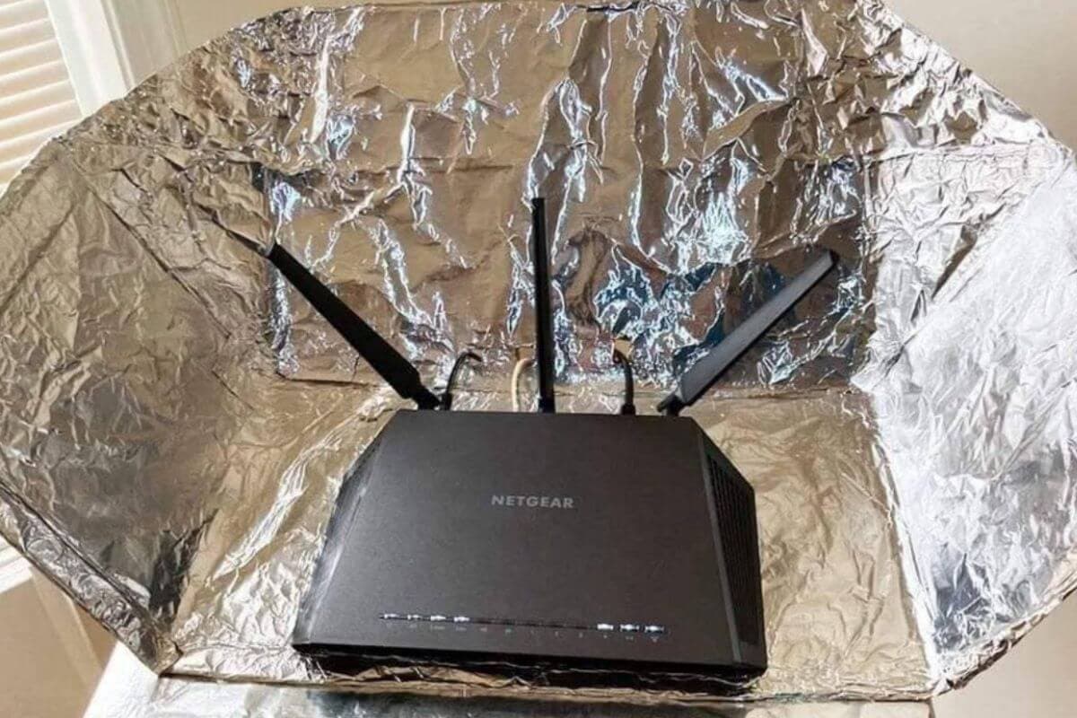 Wi-Fi के चारों ओर एल्युमिनियम फॉयल लपेटने से बढ़ जाती है इंटरनेट स्पीड? जानें वायरल फोटो के पीछे की हकीकत