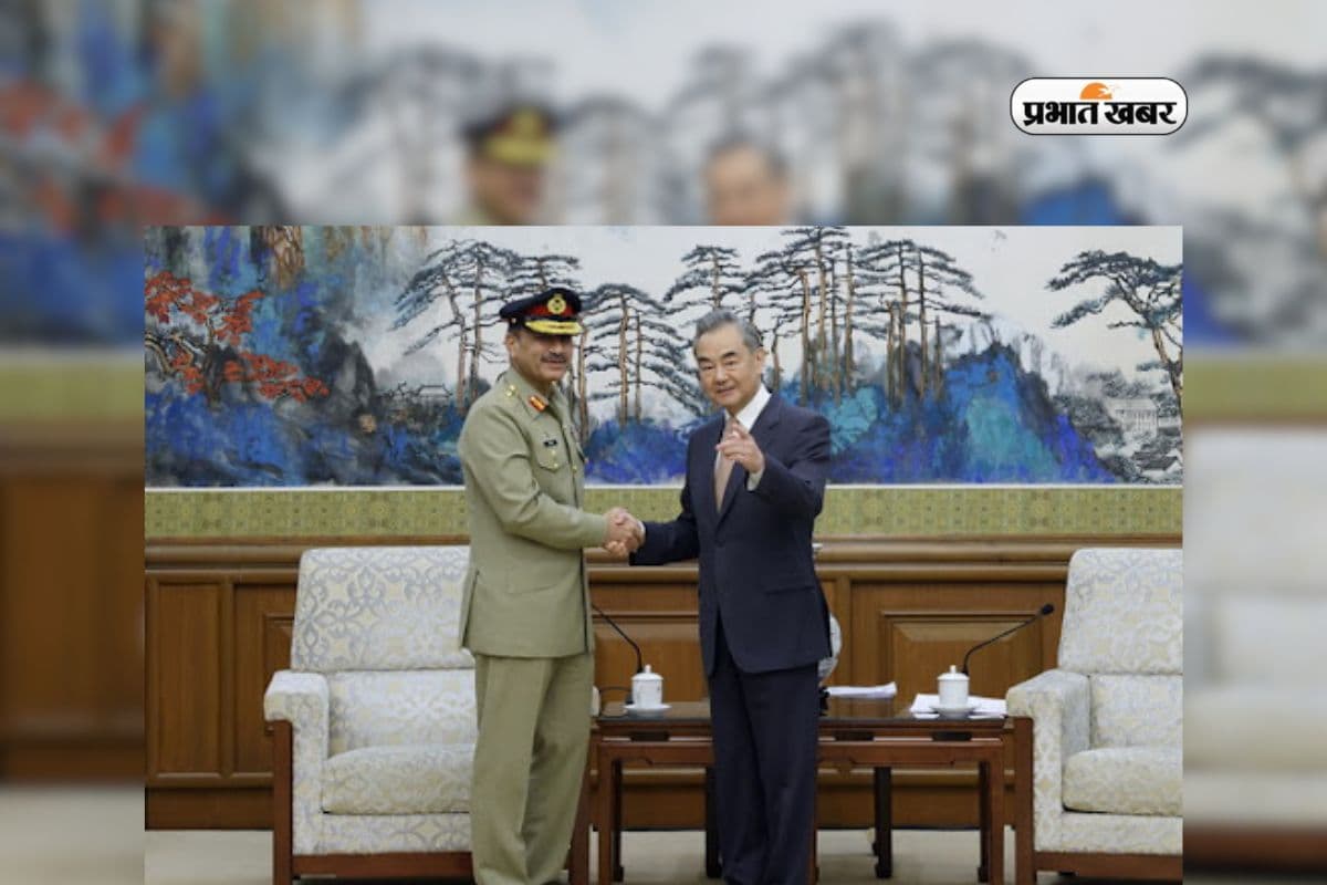 चीन पहुंचे पाक सेना प्रमुख असीम मुनीर, भारत के खिलाफ रच रहे हैं कोई नई साजिश?