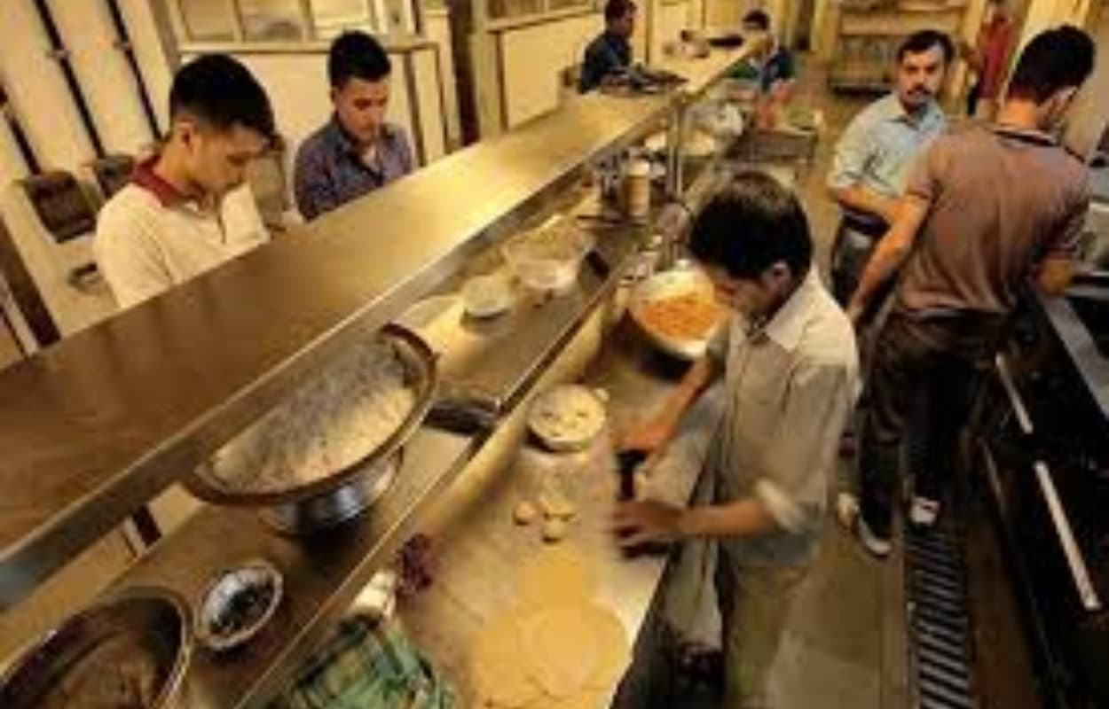 दिल्ली में हो गया खाने का इंतेजाम!  ₹5 में मिलेगा भरपेट भोजन, जानें कैसे