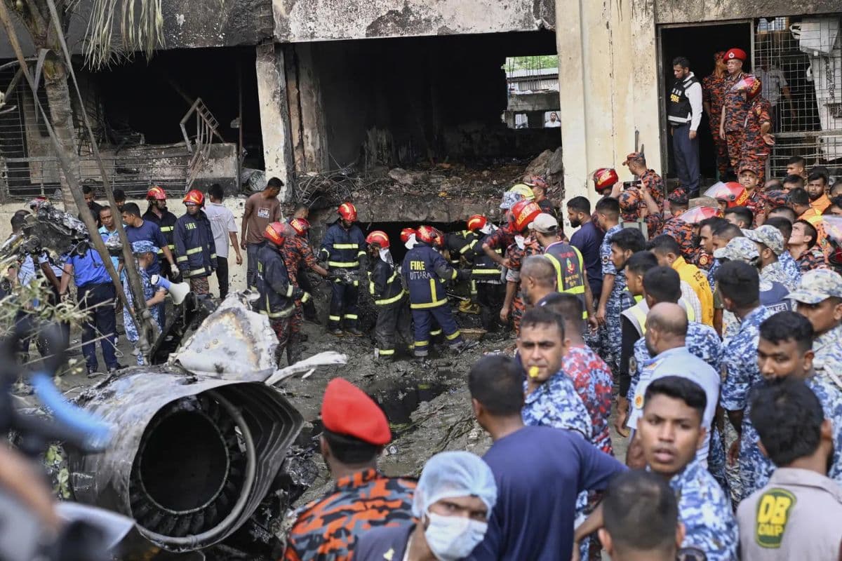 बांग्लादेश विमान हादसे पर भारत ने बढ़ाया मदद का हाथ, भेजेगा डॉक्टरों-नर्सों की स्पेशल टीम