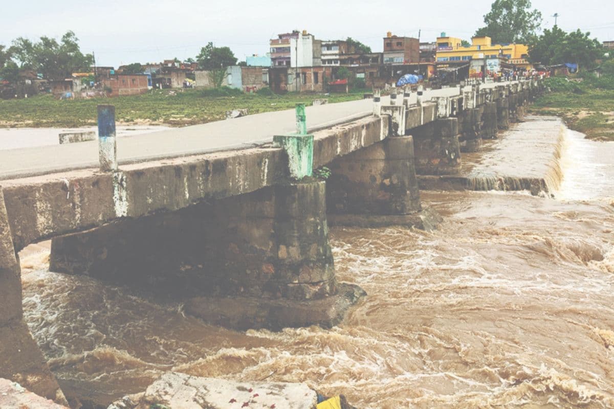 Bihar Flood: बरमसिया पुल में आयी दरार, सैंकड़ों गांवों का शहर से कटा संपर्क