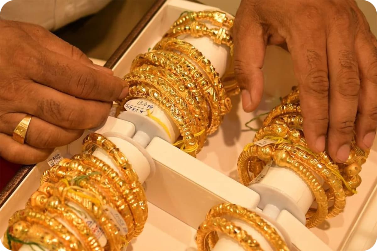 सावन आते ही सोना हुआ गजब का सस्ता, देखें आपके शहर में क्या चल रहा है भाव