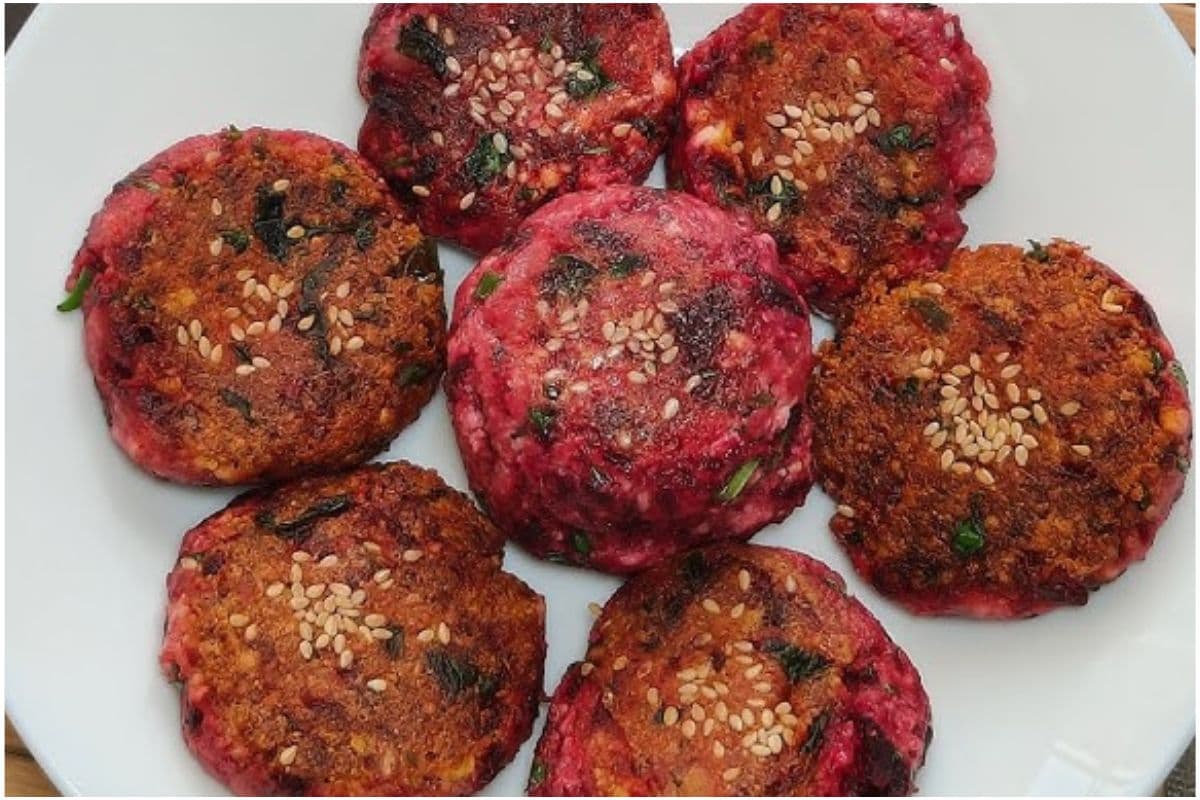 Beetroot Aloo Cutlet Recipe: आलू टिक्की को भूल जाएंगे जब खाएंगे ये बीटरूट कटलेट