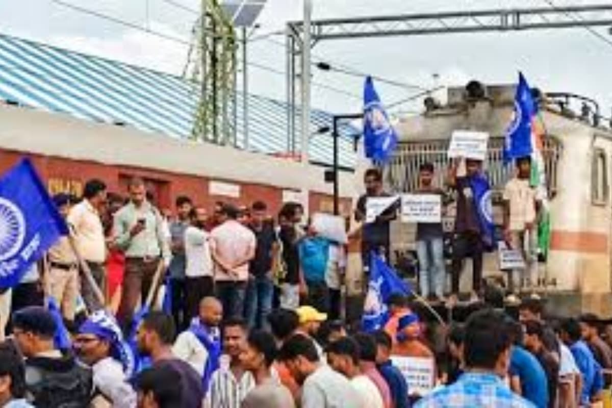 Bharat Band: भारत बंद का दिखने लगा असर, बंगाल और बिहार में सड़कों पर उतरे प्रदर्शनकारी