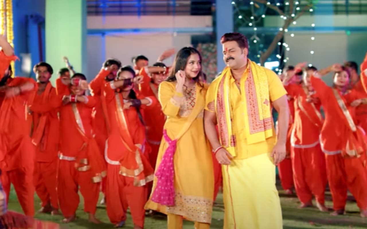 Bhojpuri Bolbam Song 2025: सावन में पवन सिंह से आस्था सिंह ने मांगी चूड़ी हरी हरी, मिले ताबड़तोड़ व्यूज, देखिए Video