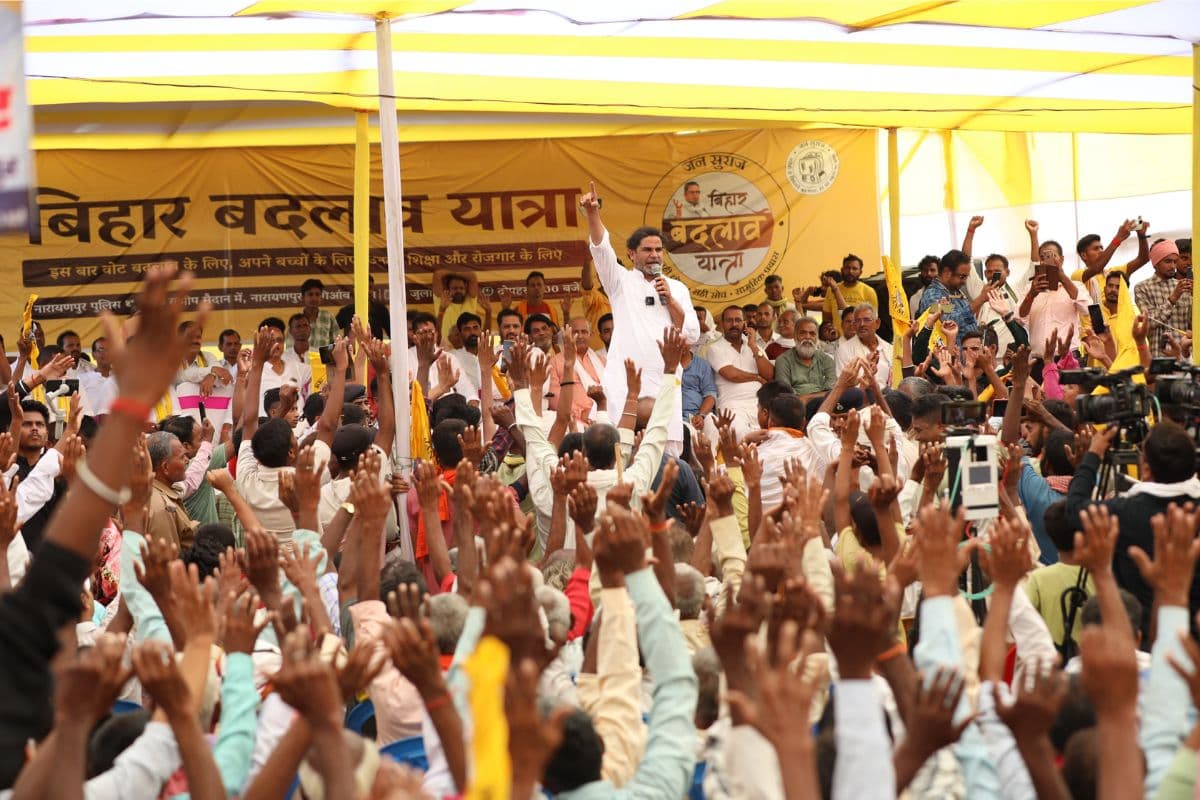 Bihar Politics: JDU दफ्तर के बाहर लगे पीएम मोदी के पोस्टर पर प्रशांत किशोर ने कसा तंज