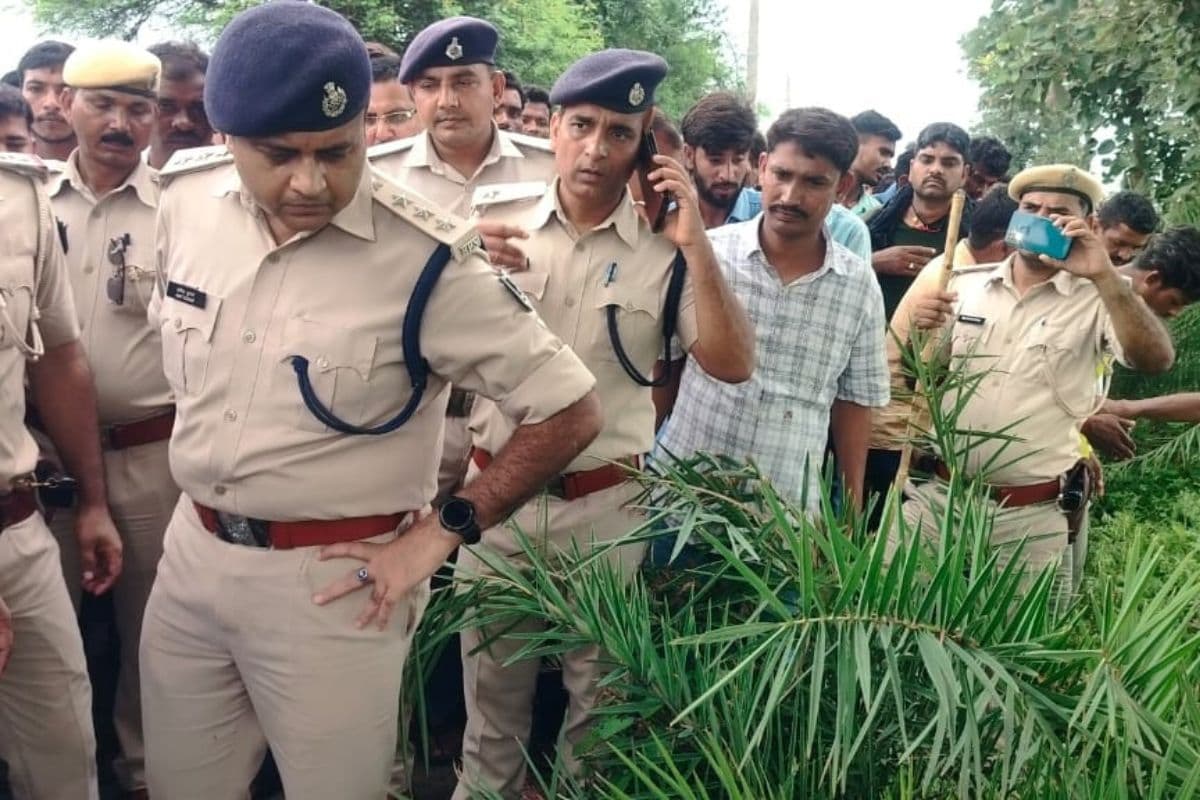 Bihar: गयाजी में शराब तस्करी के शक में पीछा कर रही पुलिस स्कॉर्पियो से युवक की मौत, गुस्साई भीड़ ने गाड़ी में लगाई आग