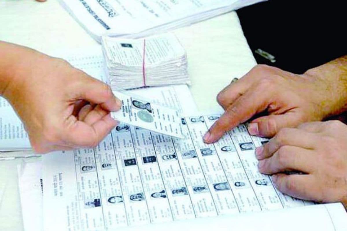 Bihar Chunav: अब नगर निगम कर्मचारियों को मिला घर-घर जाकर गणना प्रपत्र पहुंचाने का जिम्मा