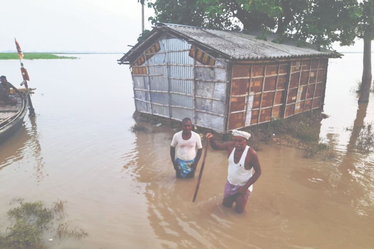 Bihar Floods: मुंगेर और सुपौल में बाढ़ से दो दर्जन गांवों का सड़क संपर्क टूटा, हजारों एकड़ खेतों में लगी फसल बर्बाद