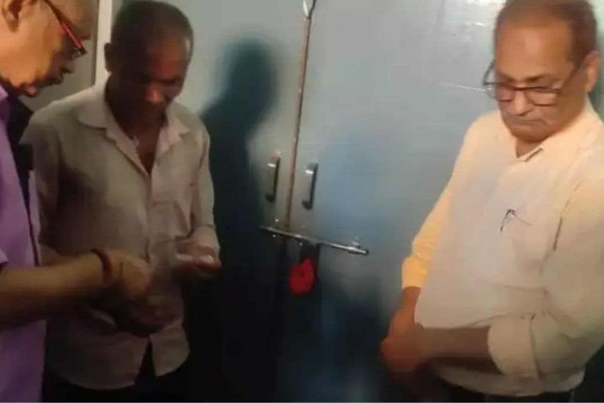 नेपाल सीमा पर इलाज के नाम पर चल रहा खेल! सीतामढ़ी में 10 दिन में चौथा अवैध क्लिनिक सील