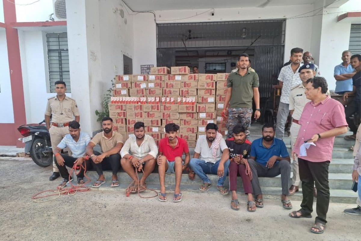 BSF स्टिकर लगी स्कॉर्पियो में 10 लाख रुपए  की शराब थी लोड, मुजफ्फरपुर में तस्करी का हुआ बड़ा खुलासा