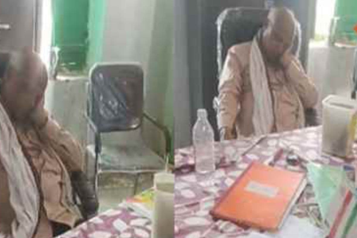 Bihar Teacher: बिहार के स्कूल में हेडमास्टर साहेब सोते हुए दिखे, नींद में डूबे गुरुजी का वीडियो खूब हो रहा वायरल