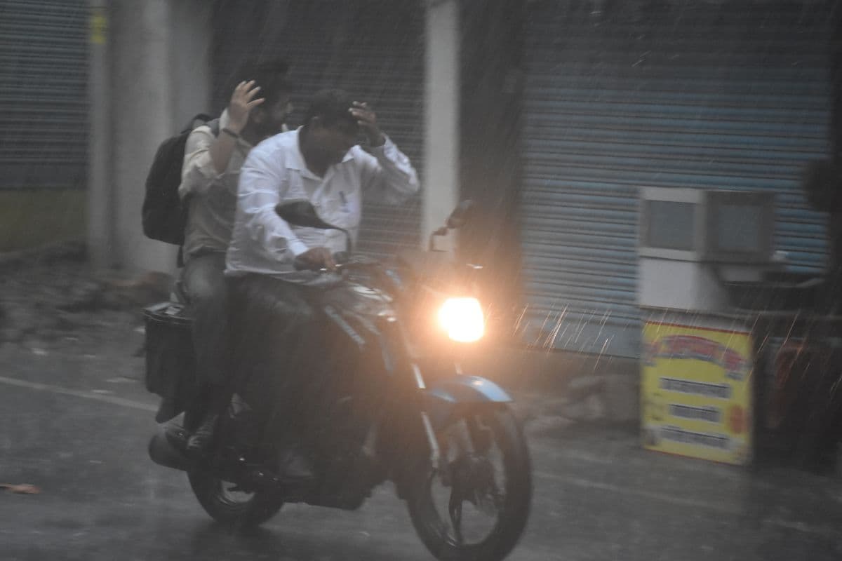 मुजफ्फरपुर में ठनका के साथ भारी बारिश का अलर्ट जारी, जानिए 15 अगस्त तक मौसम का हाल