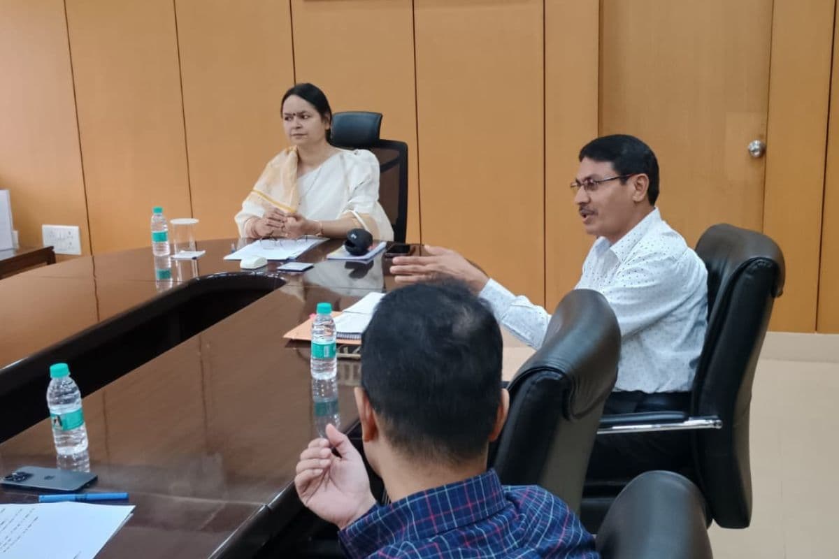 CS Alka Tiwari meeting