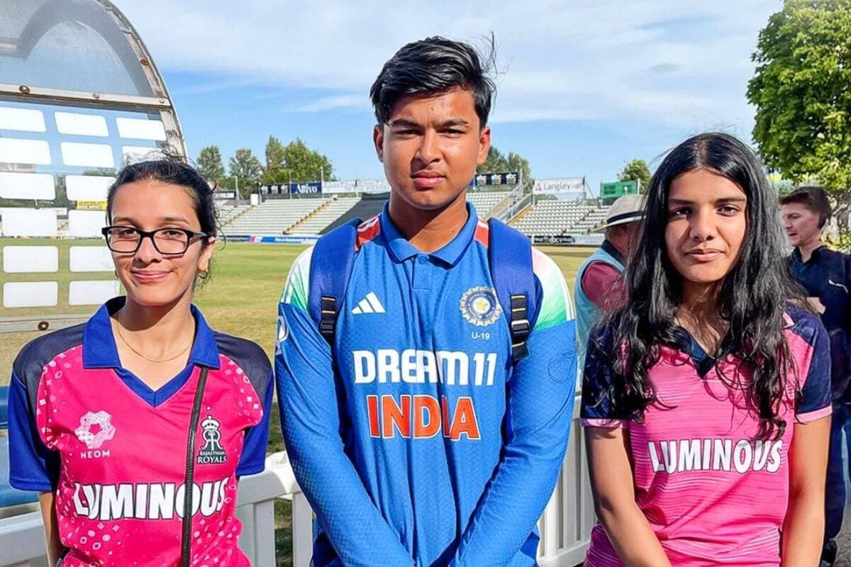 वैभव सूर्यवंशी की बेताब फैंस, दो लड़कियों ने मिलने के लिए तय की मीलों की लंबी दूरी, देखें तस्वीरें