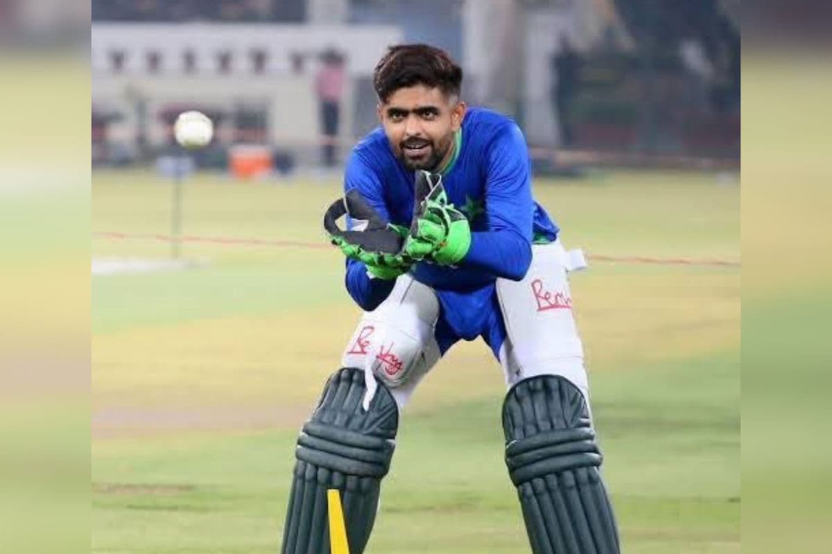 अब बाबर आजम करेंगे विकेटकीपिंग! टीम में वापसी के बाद क्या होगा? कोच माइक हेसन ने बड़ी अपडेट