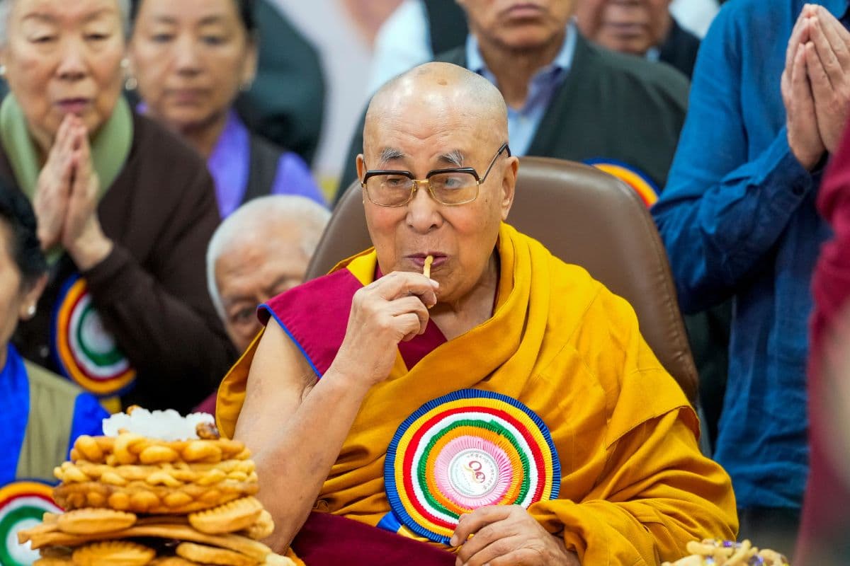 China On Dalai Lama: पीएम मोदी ने दलाई लामा को दी बधाई तो चीन को लगी मिर्ची, ड्रैगन के मुंह से निकलने लगी आग