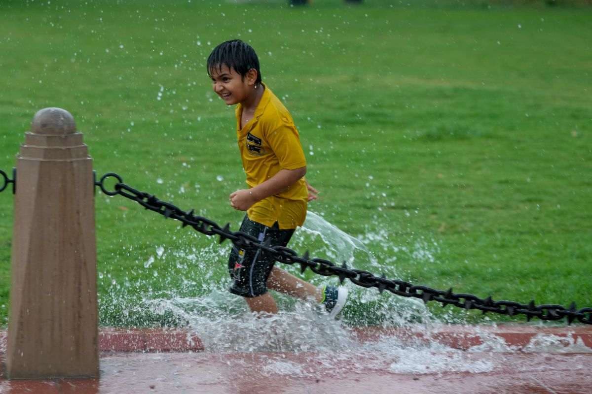 Delhi Heavy Rain Alert: दिल्ली में आंधी-तूफान के साथ बारिश, IMD ने जारी किया येलो अलर्ट