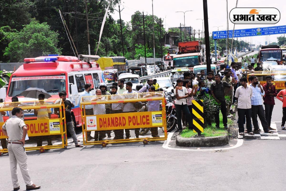 राष्ट्रपति द्रौपदी मुर्मू के आगमन से पहले धनबाद में ट्रायल रन, कारकेड में घुसे वाहन और 2 सांड