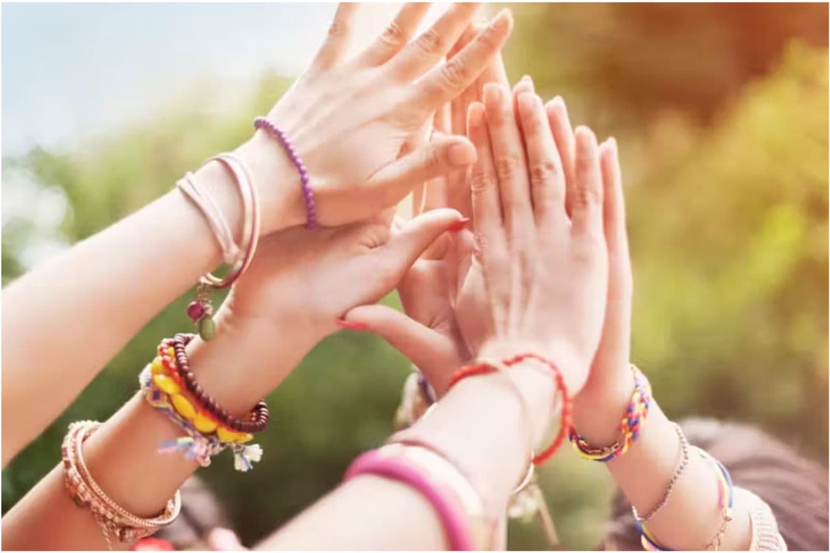 Friendship Day Wishes: तेरे जैसा यार कहां.. फ्रेंडशिप डे पर भेजें अपने दोस्तों को दिल छू लेने वाले यूनिक मैसेज