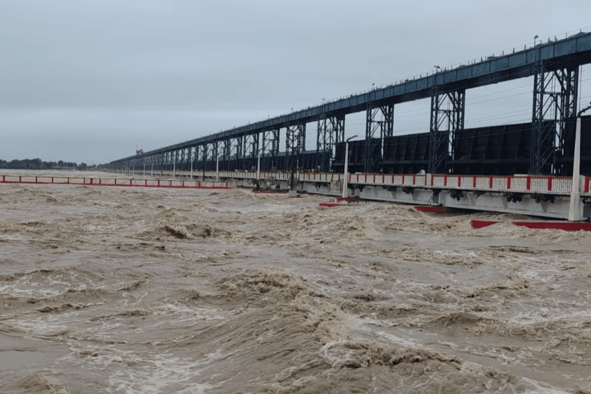 Bihar Flood: नेपाल में भारी बारिश से गंडक नदी का जलस्तर बढ़ा, कई इलाकों में अलर्ट, दो की मौत