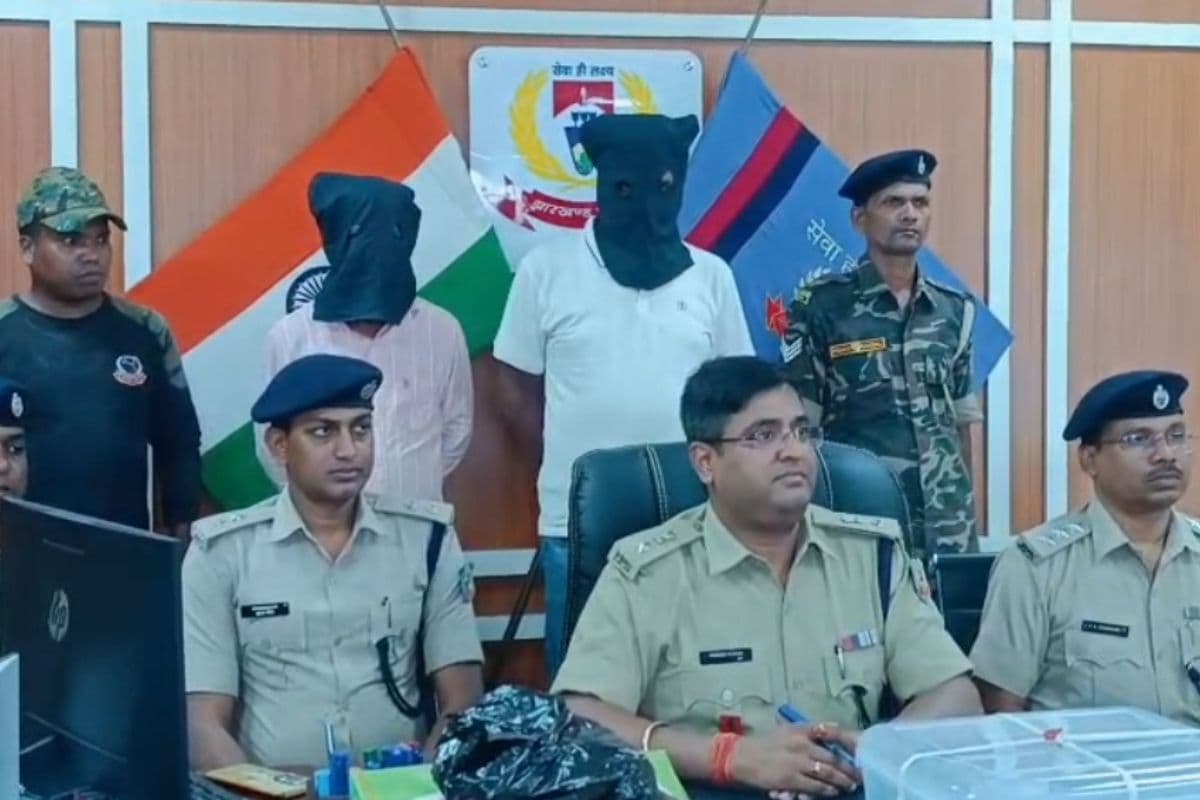 झारखंड के भोगनाडीह में हूल दिवस पर झड़प मामले में पुलिस का एक्शन, गोड्डा से हथियार के साथ दो अरेस्ट
