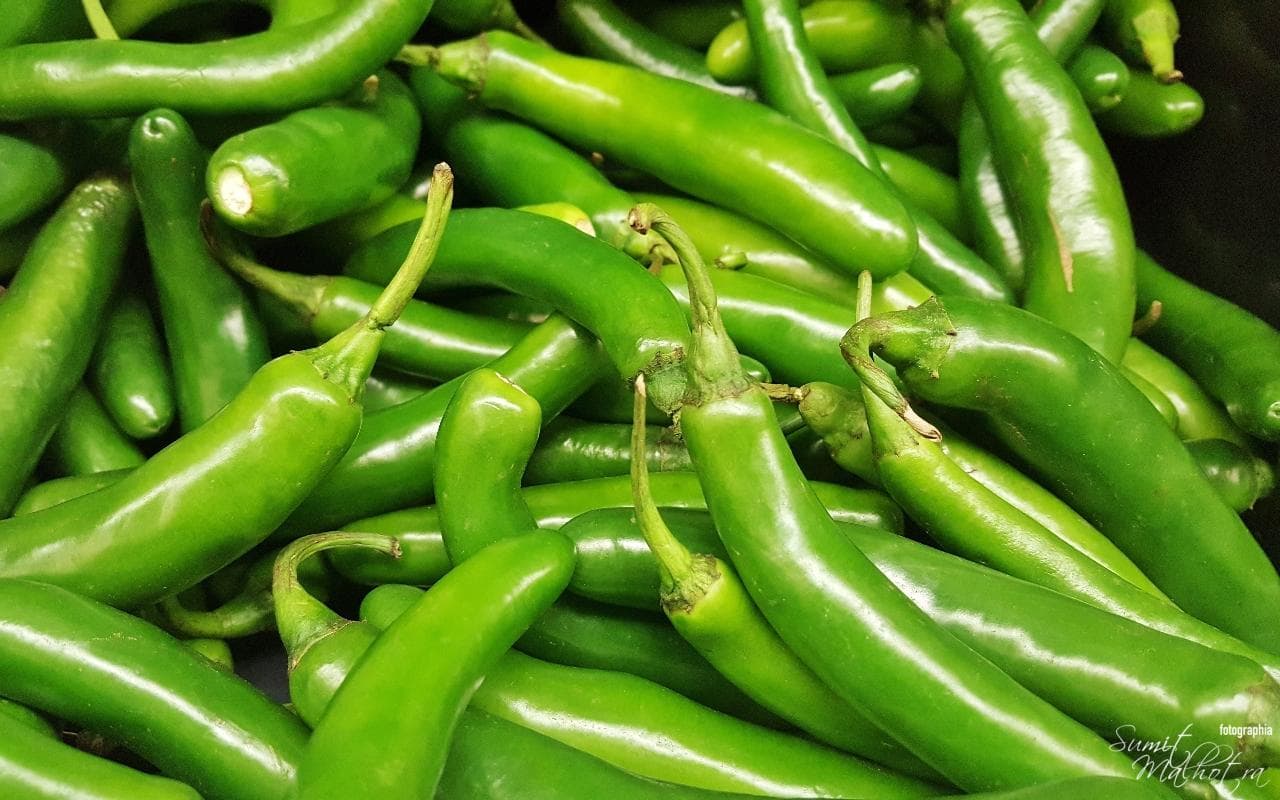 Hari Mirch Mithai Recipe: तीखी हरी मिर्च से बनाएं एक अनोखी और मजेदार मिठाई