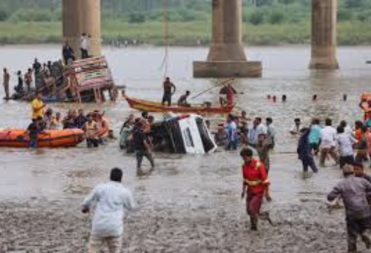 Gujarat Bridge Collapse: इस शख्स की सुन लेती सरकार तो बच जाती 18 जानें, वीडियो से खुली गुजरात हादसे की पोल