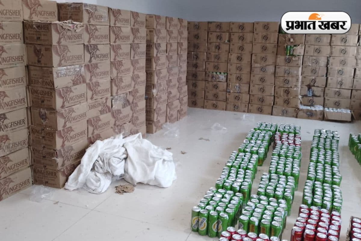 Gumla News: रुई के नीचे से निकली बीयर की हजारों पेटियां, गुमला में एक ट्रक शराब जब्त