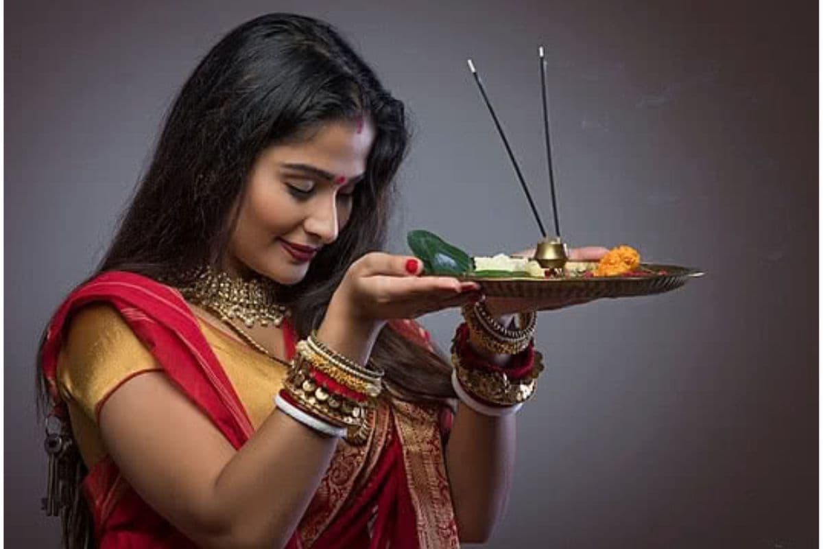 Guru Purnima Jewelry Trends: गुरु पूर्णिमा पर दिखना है स्टनिंग,ये ज्वेलरी डिजाइन हैं आपके लिए