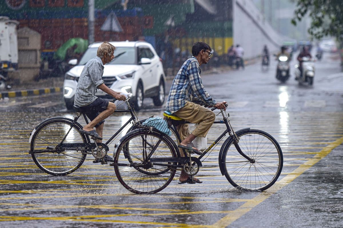 Heavy Rain Warning: साइक्लोनिक सर्कुलेशन का असर, इन राज्यों में भारी बारिश, रेड अलर्ट जारी