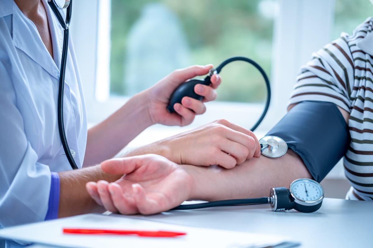 Health Tips: Hypertension: हाई ब्लड प्रेशर से परेशान हैं, तो जानिए आयुर्वेद के अनुसार कैसा होना चाहिए आपका आहार