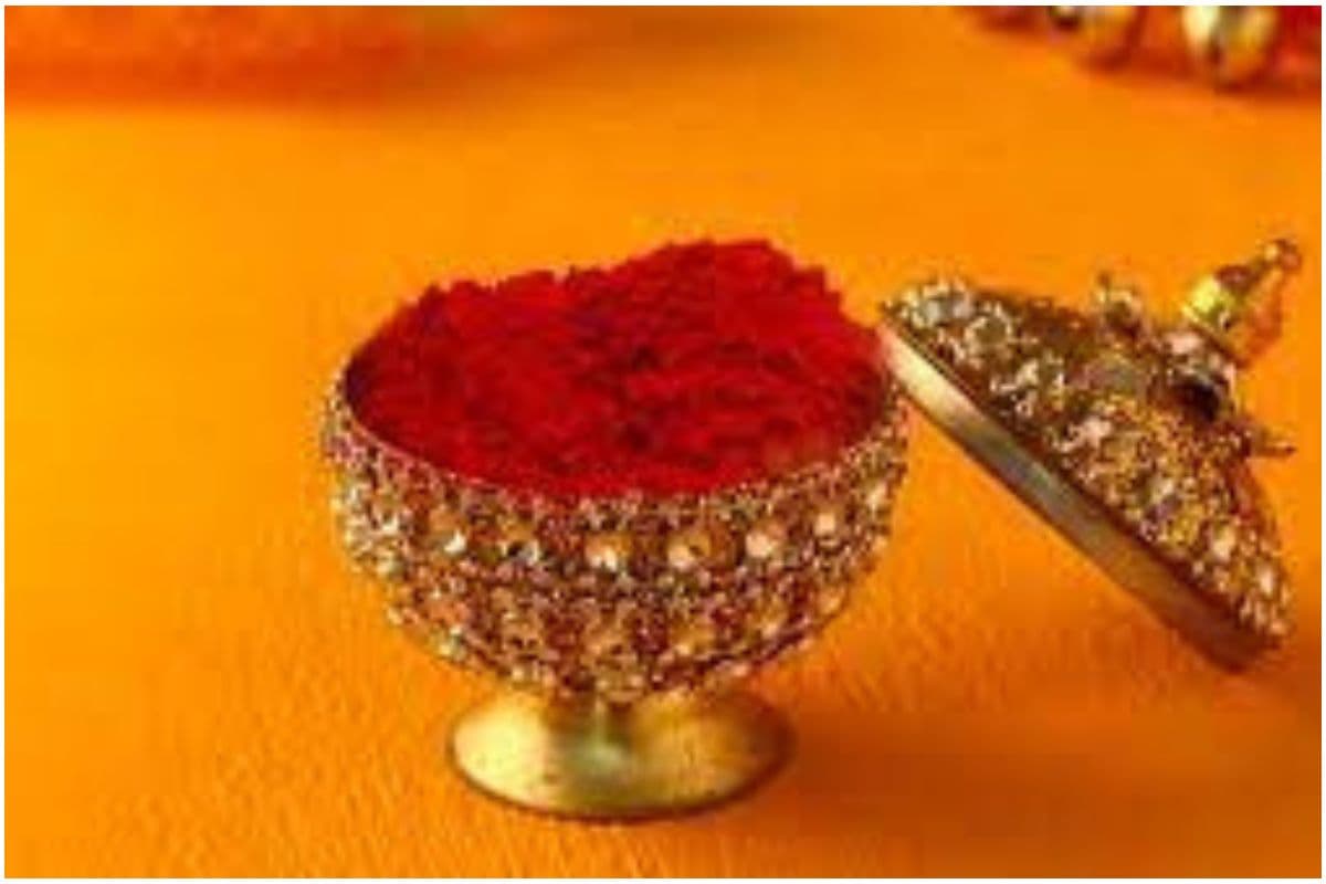 Homemade Sindoor Recipe: सावन में निखारे सुहाग का रंग,सिर्फ 2 मिनट में ऐसे बनाएं हर्बल सिंदूर
