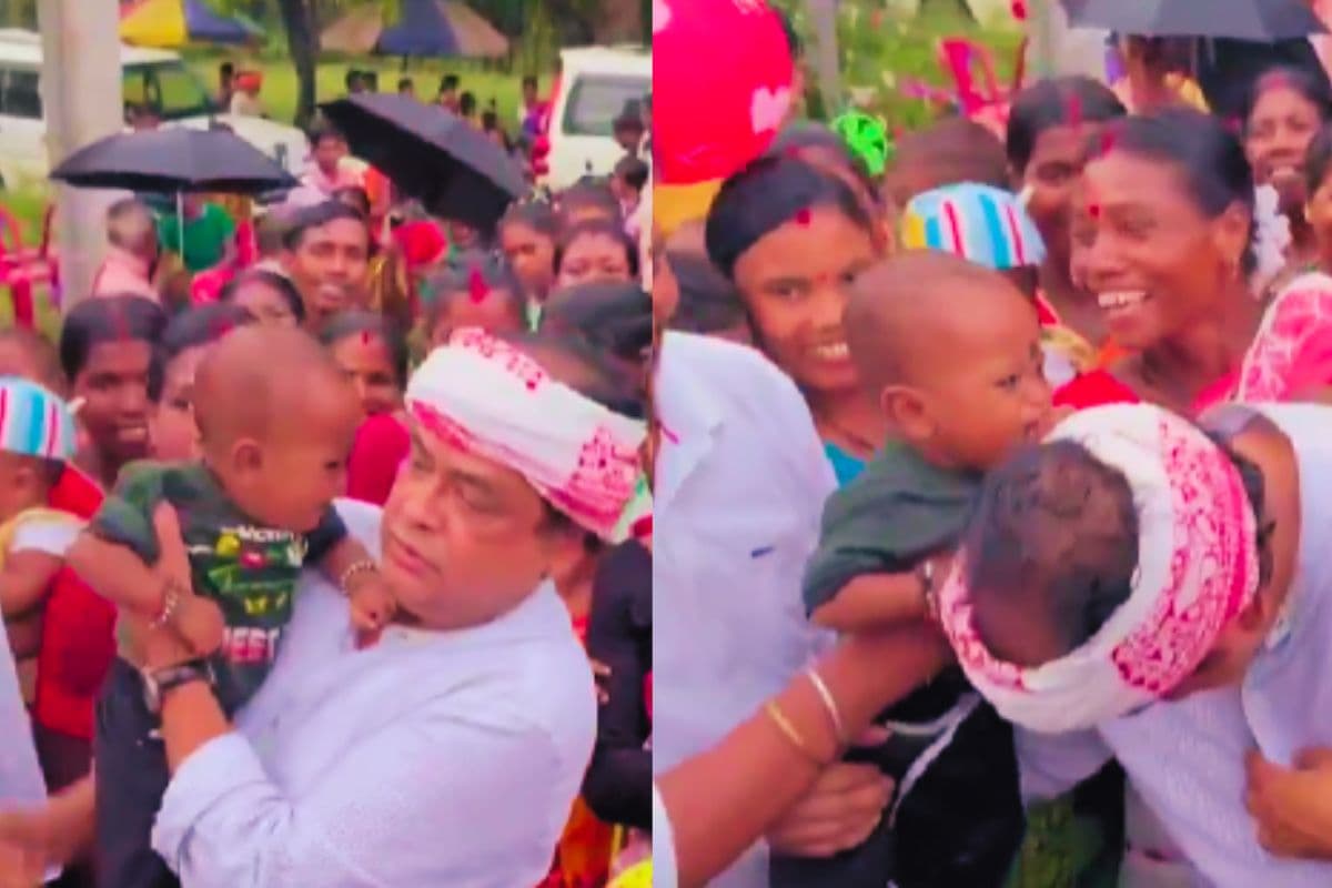 VIDEO: मंत्री इरफान अंसारी की गोद में बच्चे ने कर दी सूसू, ठहाके मारकर हंसने लगे लोग, देखिए मंत्री का रिएक्शन