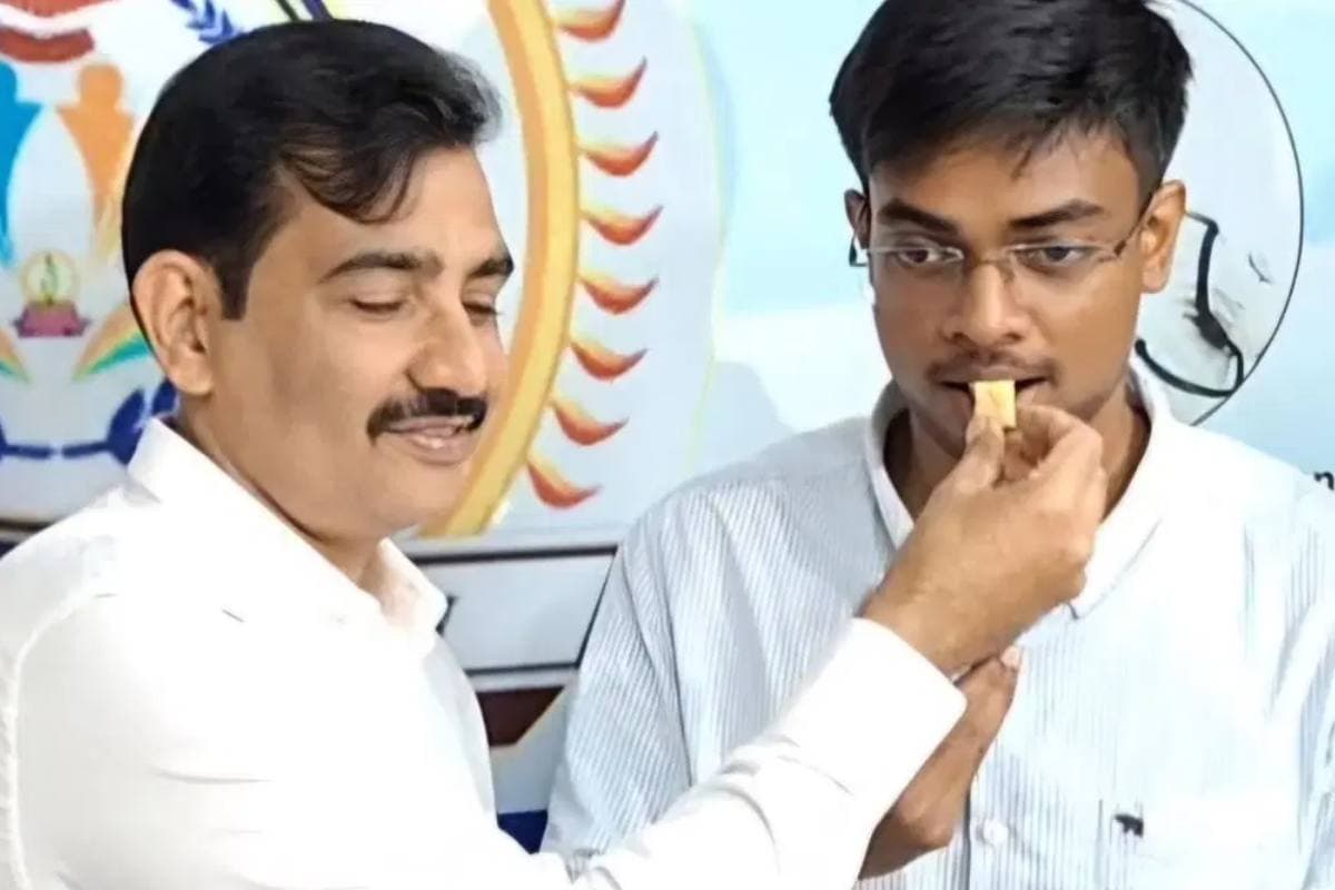 JPSC Topper Success Story: शहीद पिता के अधूरे सपने को बेटे ने दी उड़ान, अभय कुजूर ने JPSC में पाया दूसरा स्थान