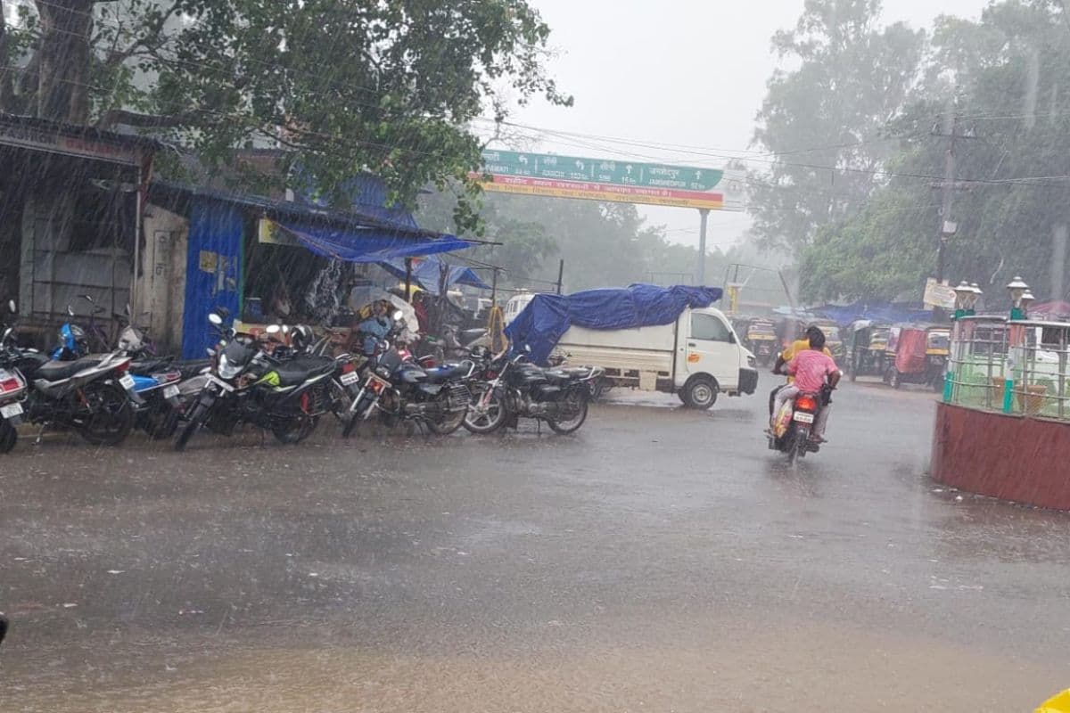 Jharkhand Weather: सरायकेला-खरसावां में 250 मिमी बारिश रिकॉर्ड, ग्रामीण क्षेत्रों में दिनभर गुल रही बिजली