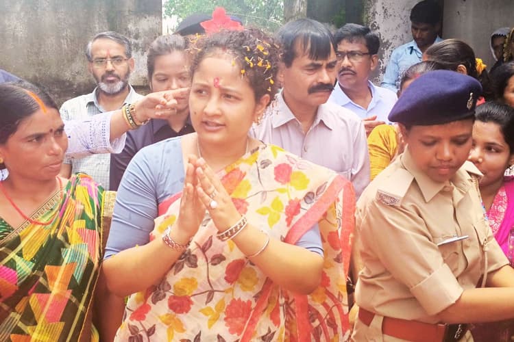 झारखंड में शिक्षा व्यवस्था को बेहतर बना रही हेमंत सरकार, बेंगाबाद में बोलीं कल्पना सोरेन