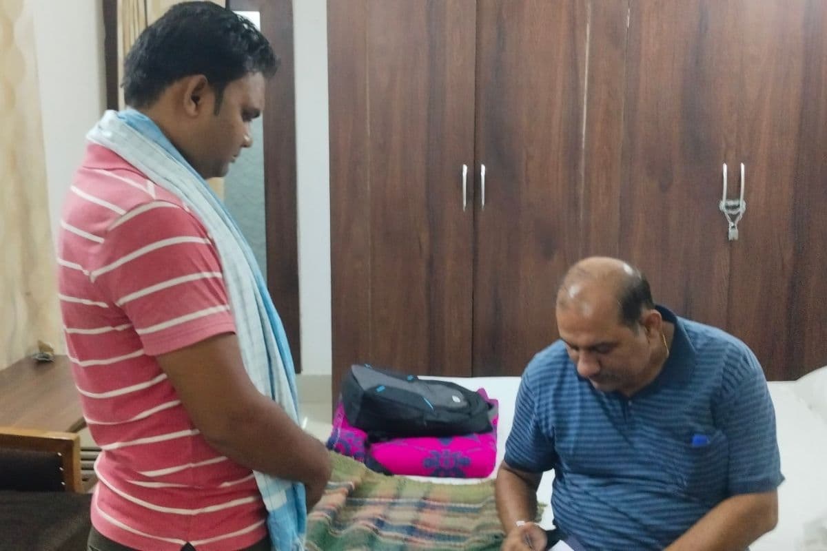 Khagaria: 10 हजार रुपये रिश्वत लेते यूको बैंक मैनेजर सहित दो को सीबीआई ने किया गिरफ्तार